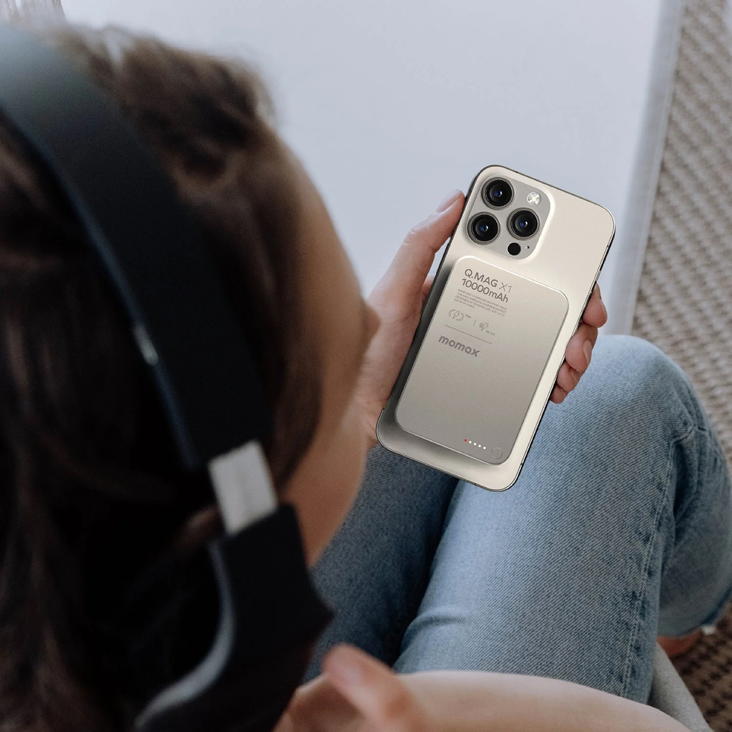 MOMAX Q.Mag X1 Magnetic Wireless Power Bank 10000mAh - Gen 2 · A closer look